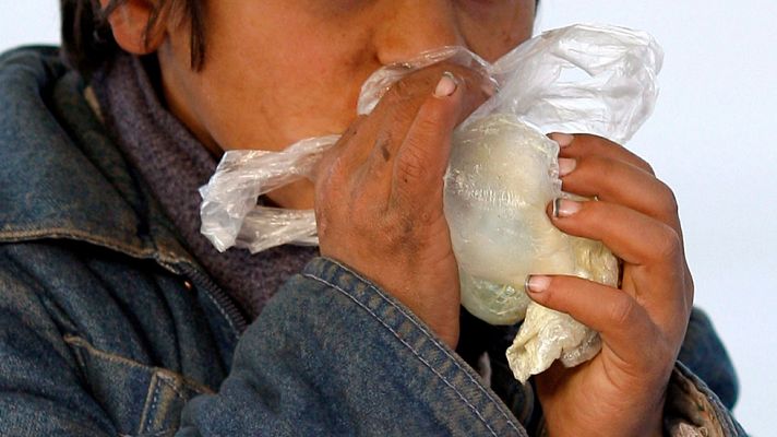 Telediario 1 - Niños adictos al pegamento en las calles de Barcelona