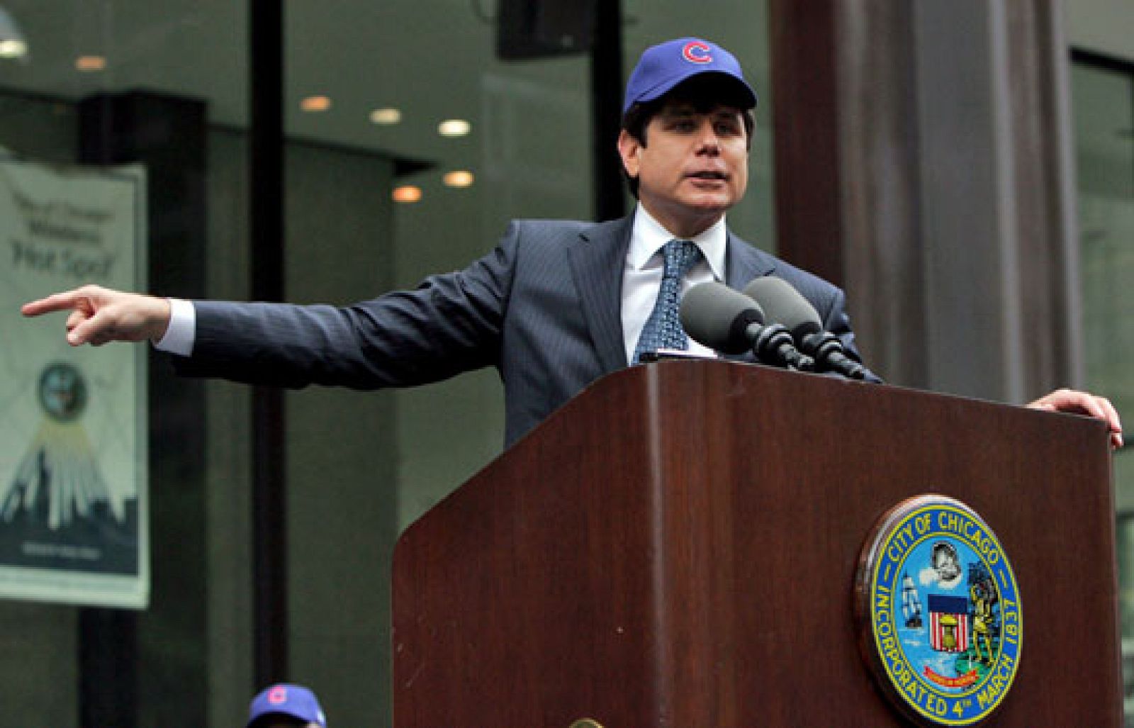 El gobernador de Illinois detenido por intentar vender el puesto que Obama deja libre en el Senado | Ver