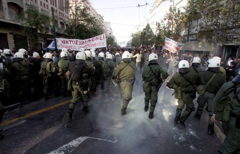 En Grecia continúan los enfrentamientos entre la policía y los manifestantes | Ver