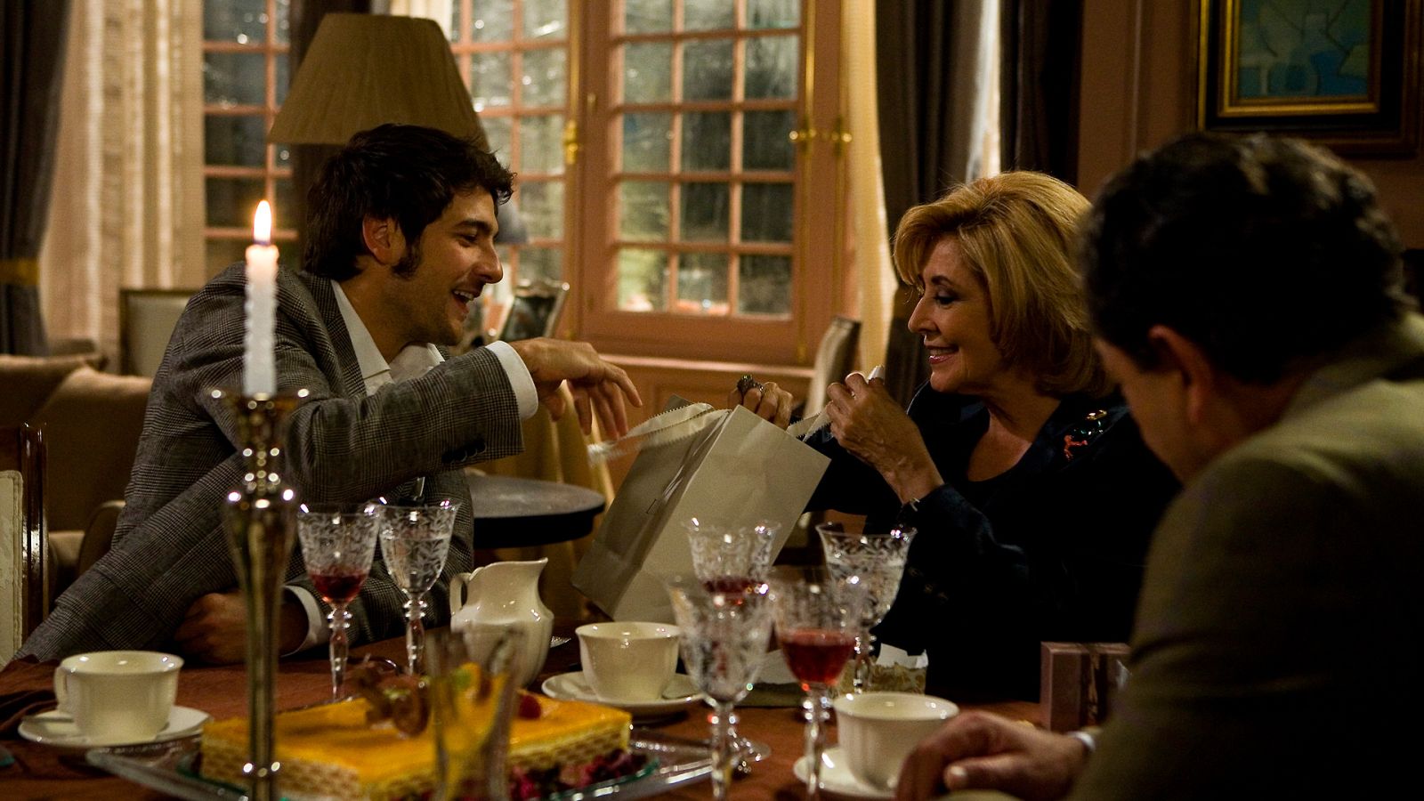 Herederos - Temporada 3 - Episodio 2: La firma - Ver ahora