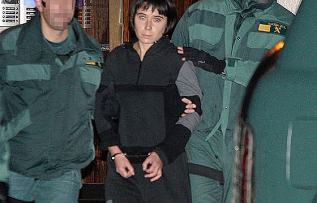  - Registran los pisos de los etarras