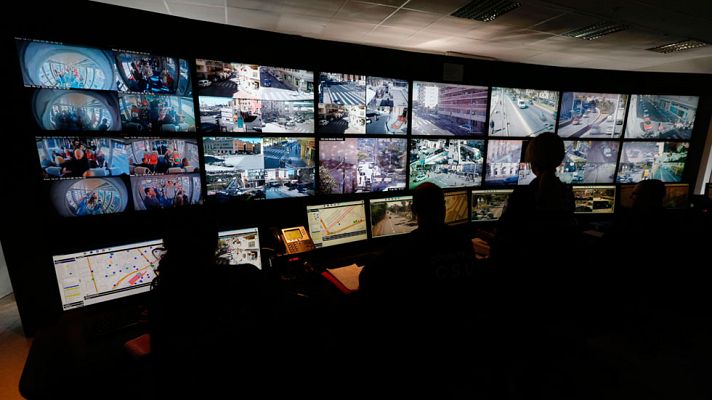 Telediario 1 - Controversia en Francia por la emisión del momento en el que uno de los terroristas de los atentados de París se hace estallar