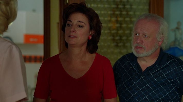 Cuéntame cómo pasó - Clara le esconde a Josete que han intentado abusar de ella