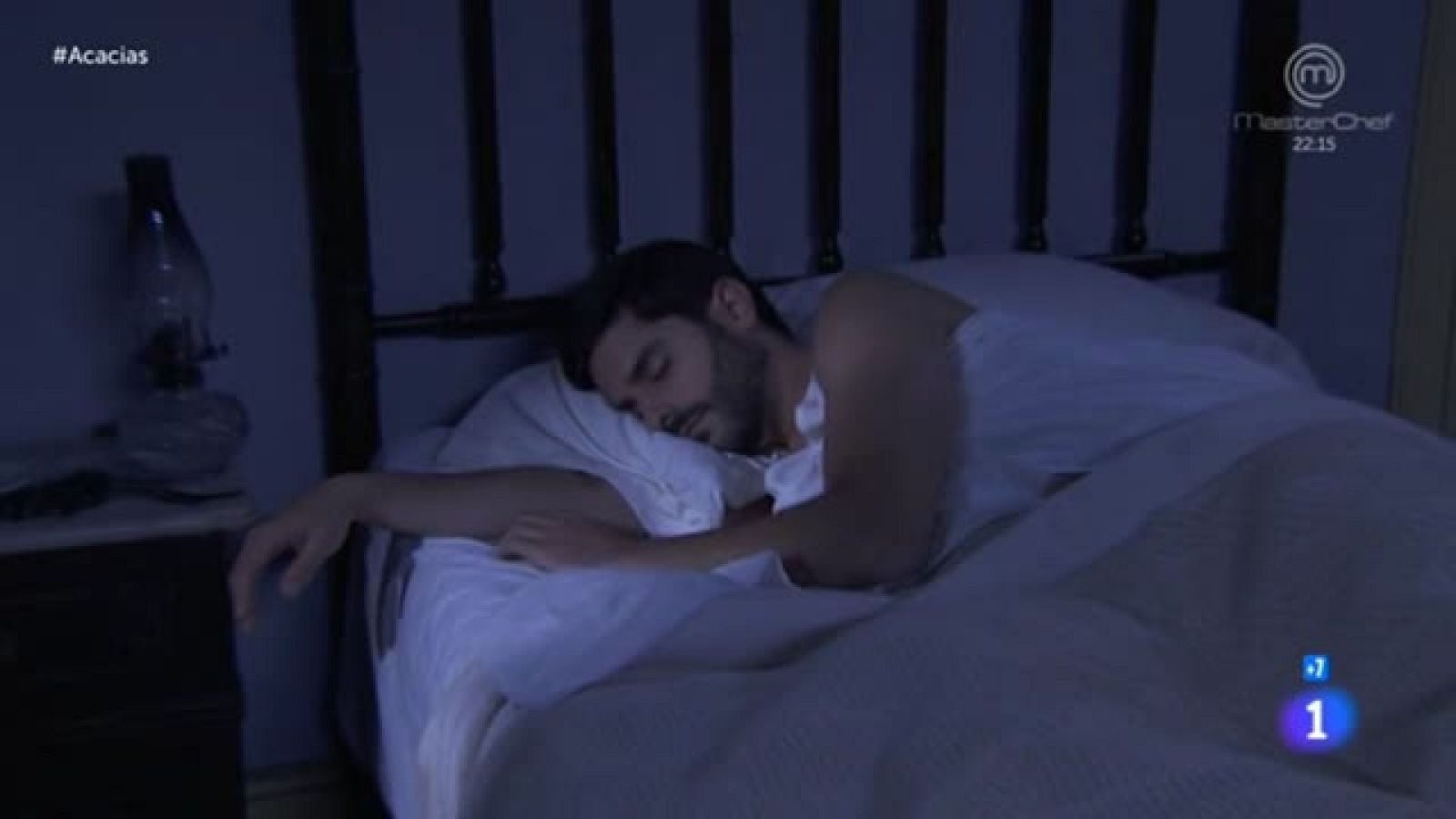 Acacias 38 - María Luisa y Víctor se despiertan juntos en la cama de Lolita