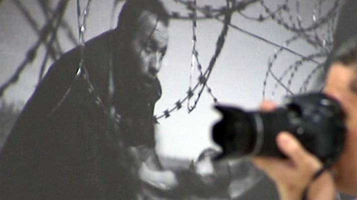Telediario 1 - La exposición dedicada al World Press Photo 2016 comienza en Sevilla su recorrido mundial