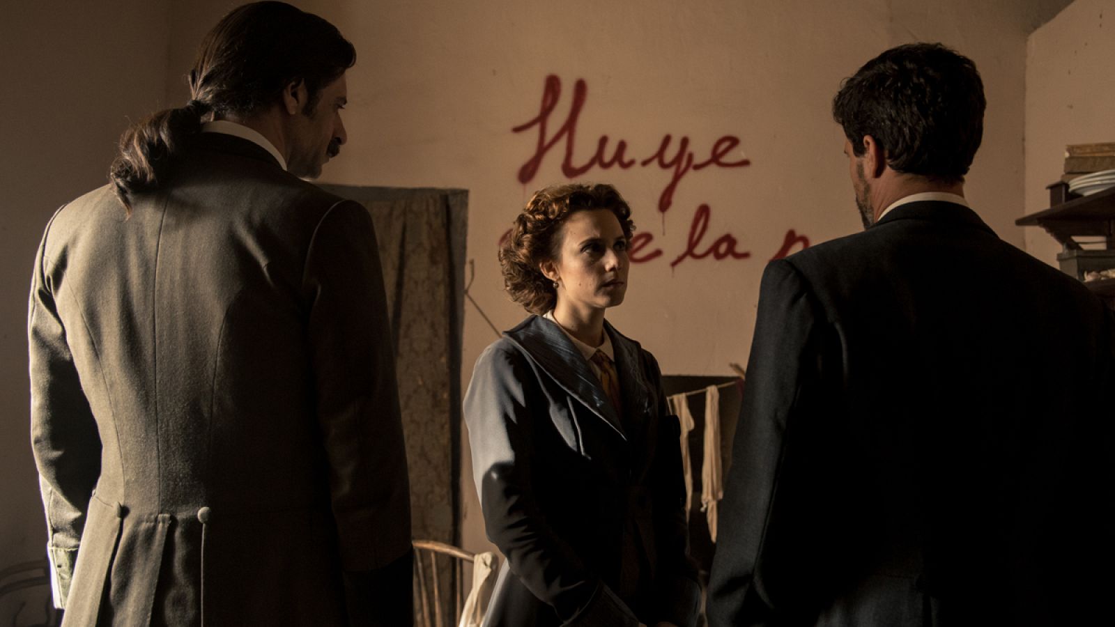 El Ministerio del Tiempo - Amelia busca su tumba - El Ministerio del Tiempo | Ver