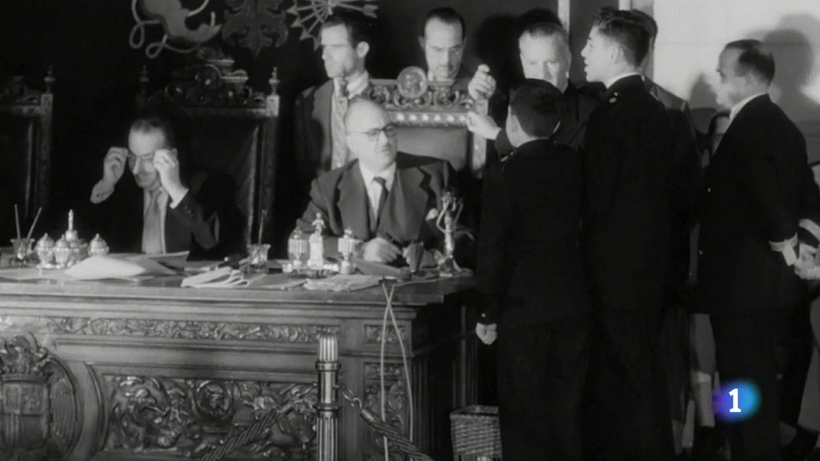 El Ministerio del Tiempo - Salvador Martí cantó dos veces El Gordo, era un niño de San Ildefonso - El Ministerio del Tiempo | Ver