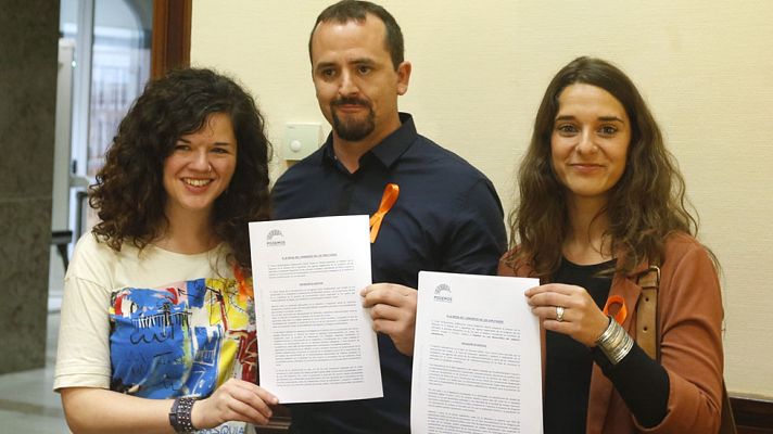 Telediario 1 - Podemos propone "poner límites" a la propiedad cruzada en medios de comunicación