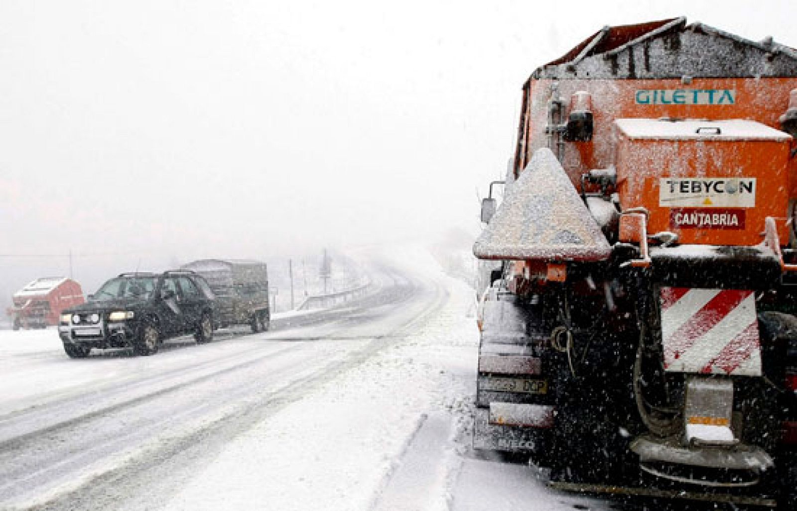La nieve da paso al frío con temperaturas bajo cero en el centro de la Península.