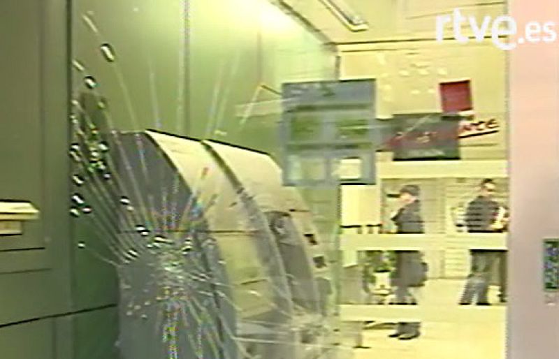 Violentos disturbios en Madrid por la muerte del joven griego | Ver