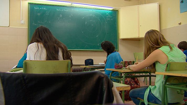 Telediario 1 - Las comunidades fijarán las preguntas y la fecha de la reválida de 4º de la ESO