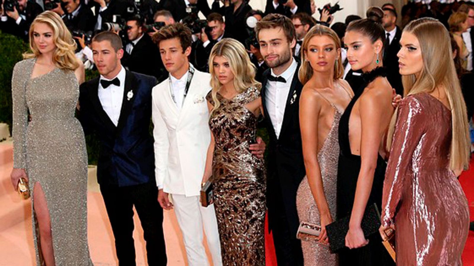 El Museo Metropolitan de Nueva York inauguraba la exposición con la que recauda fondos para su Instituto de Moda