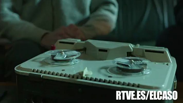 El Caso. Crónica de sucesos - Aníbal escuchando El Fary