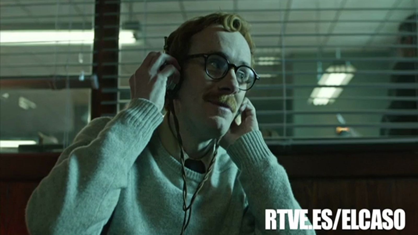 El Caso. Crónica de sucesos - Aníbal escuchando Chiquito de la Calzada | Ver