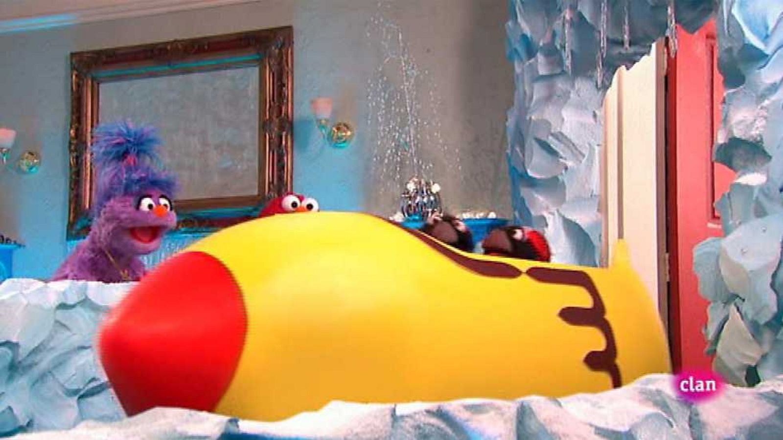 Equipo pingüino de trineo - El Hotel Furchester | Ver