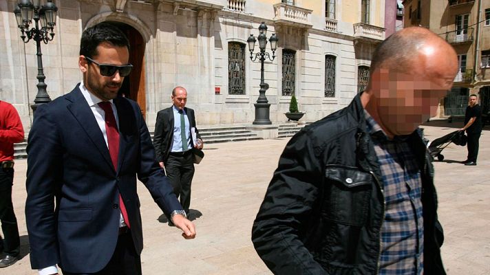 Telediario 1 - Detenidos el primer teniente de alcalde de Viladecans y otras tres personas por presunta corrupción