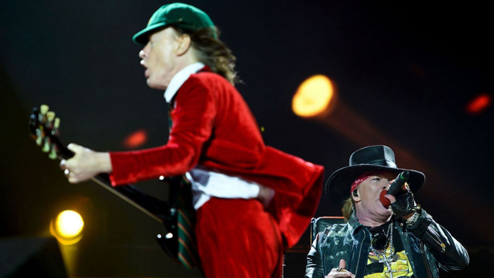 Axl Rose debuta como vocalista de AC/DC en Lisboa