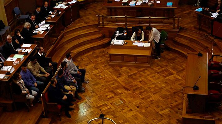 Telediario 1 - Los seis mossos acusados por la muerte del empresario Juan Andrés Benítez evitan la cárcel