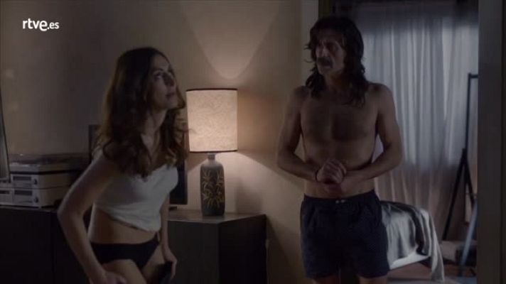 El Ministerio del Tiempo - Alonso y Elena, ¿follamigos?