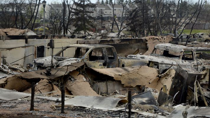 Informativo 24h - El incendio de Canadá destruye el 10% de Fort McMurray y las autoridades prometen "reconstruirla"