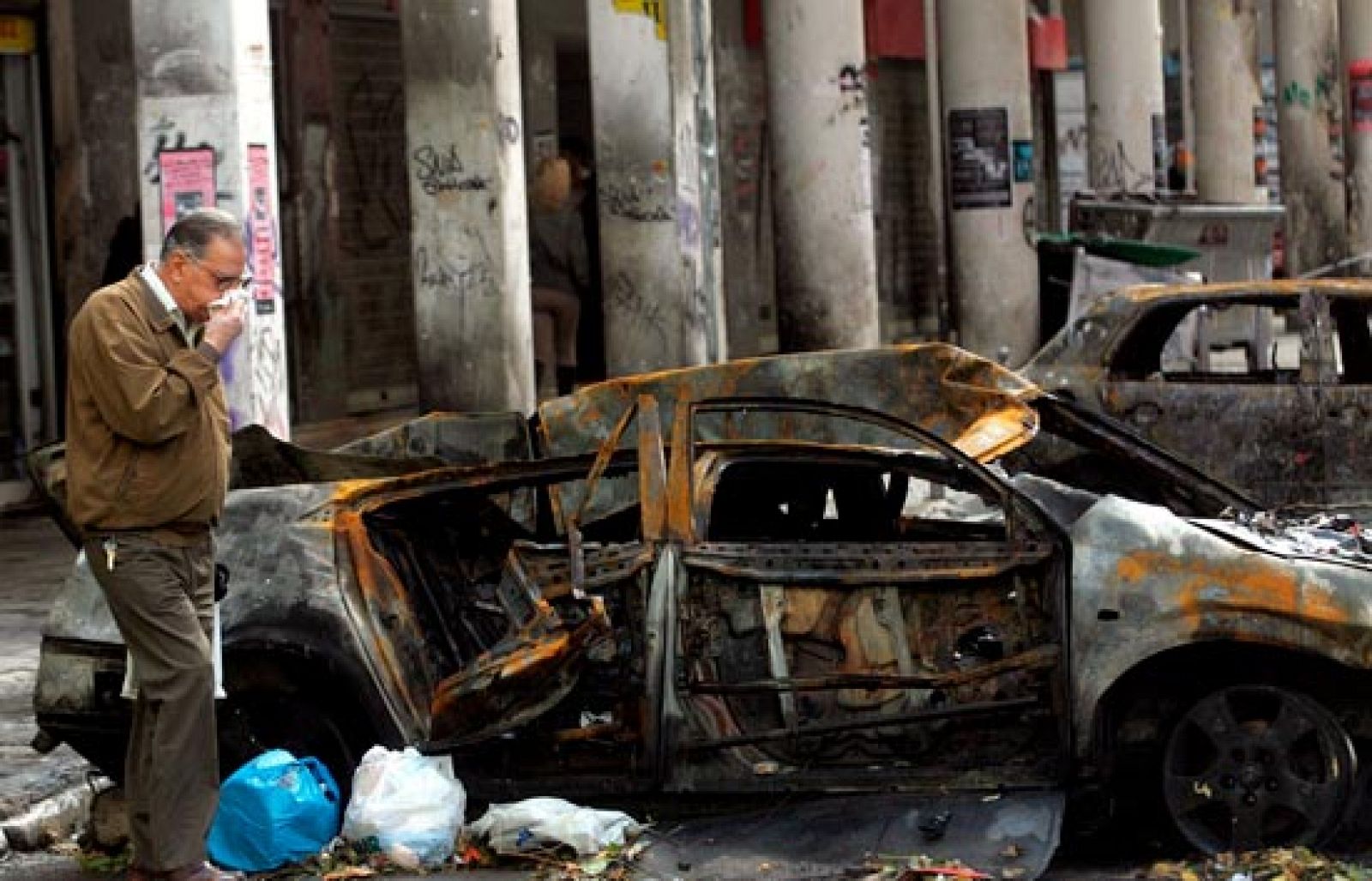 Una manifestación pacífica en Atenas acaba con nuevos enfrentamientos con la policía | Ver