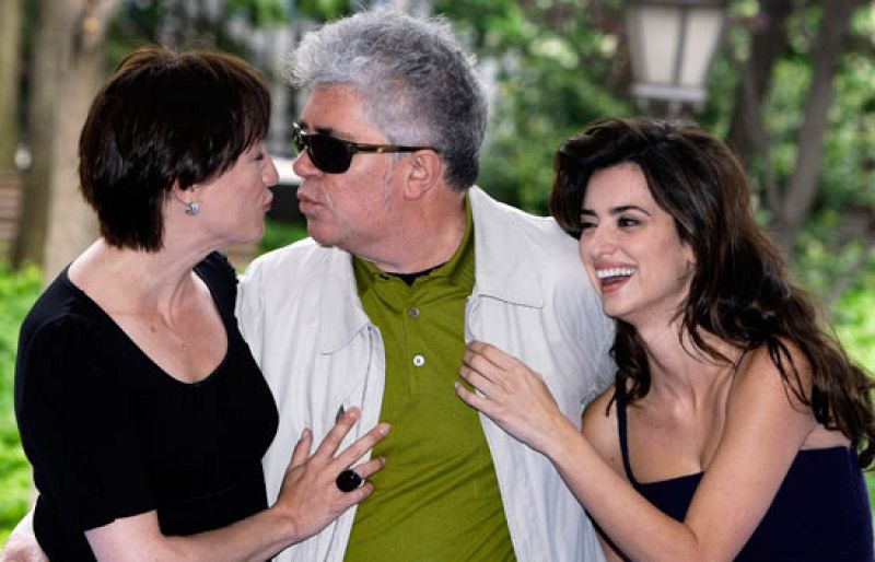 Pedro Almodóvar se encuentra sonorizando su última película 'Los abrazos rotos' | Ver