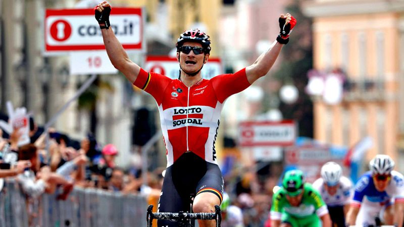 El ciclista alemn Andr Greipel (Lotto Soudal) se ha impuesto  este mircoles en la quinta etapa del Giro de Italia, disputada entre  Praia a Mare y Benevento sobre 233 kilmetros, despus de que su  equipo colaborara en la neutralizacin de una lar