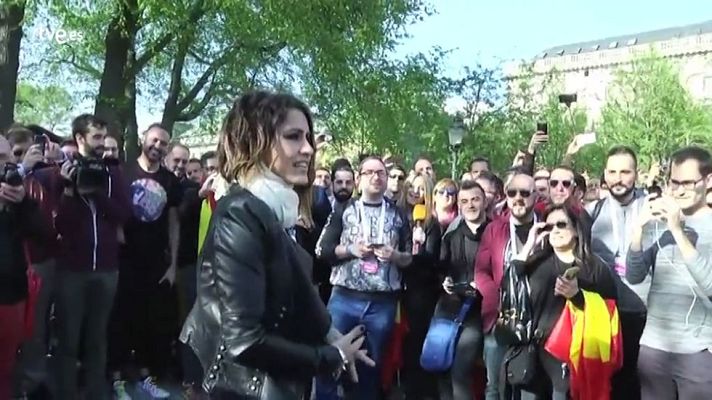 Eurovisión - Barei se encuentra con fans en el Eurovillage