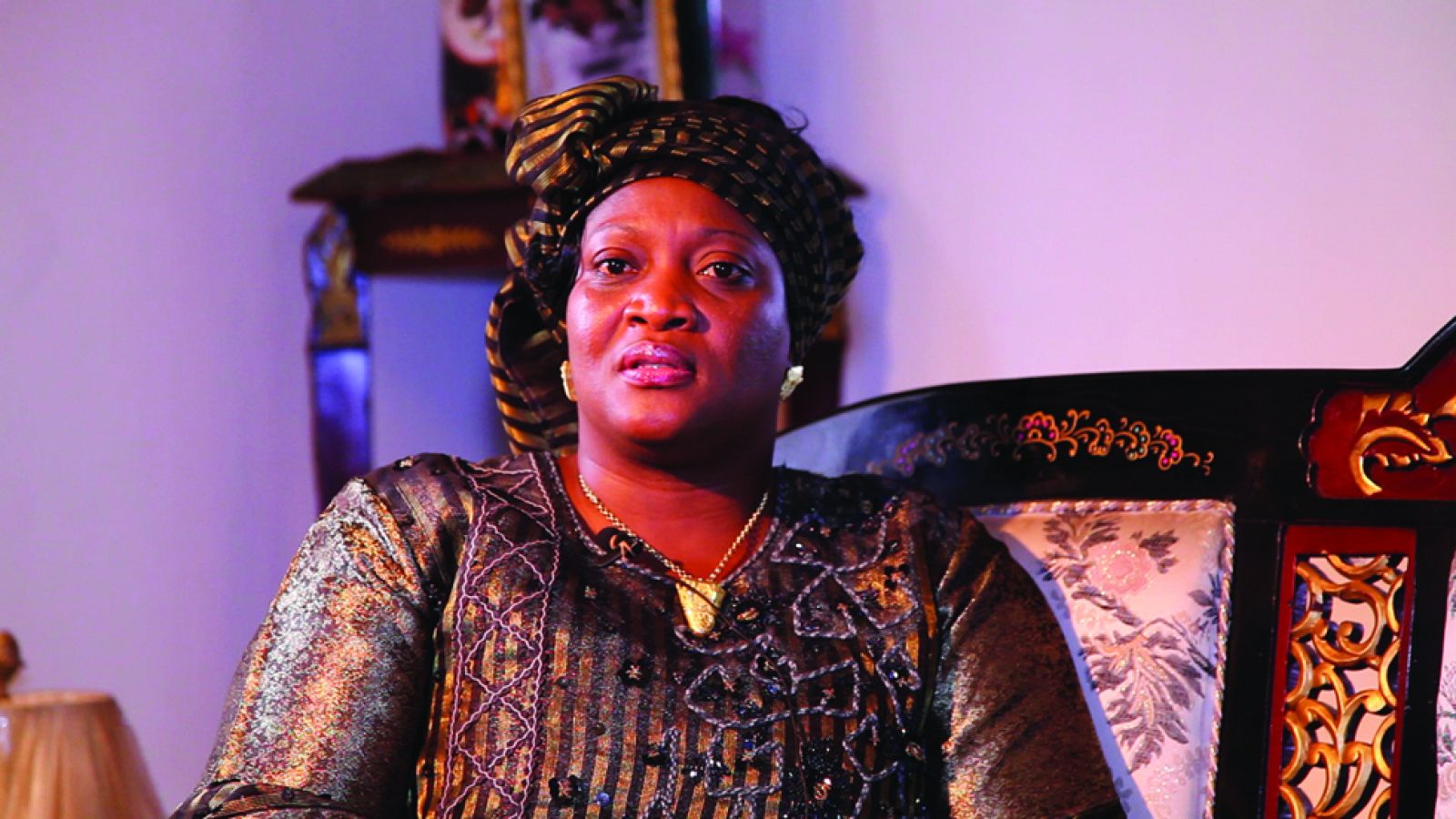 Así empieza el episodio 4 de 'Esposas de dictadores'