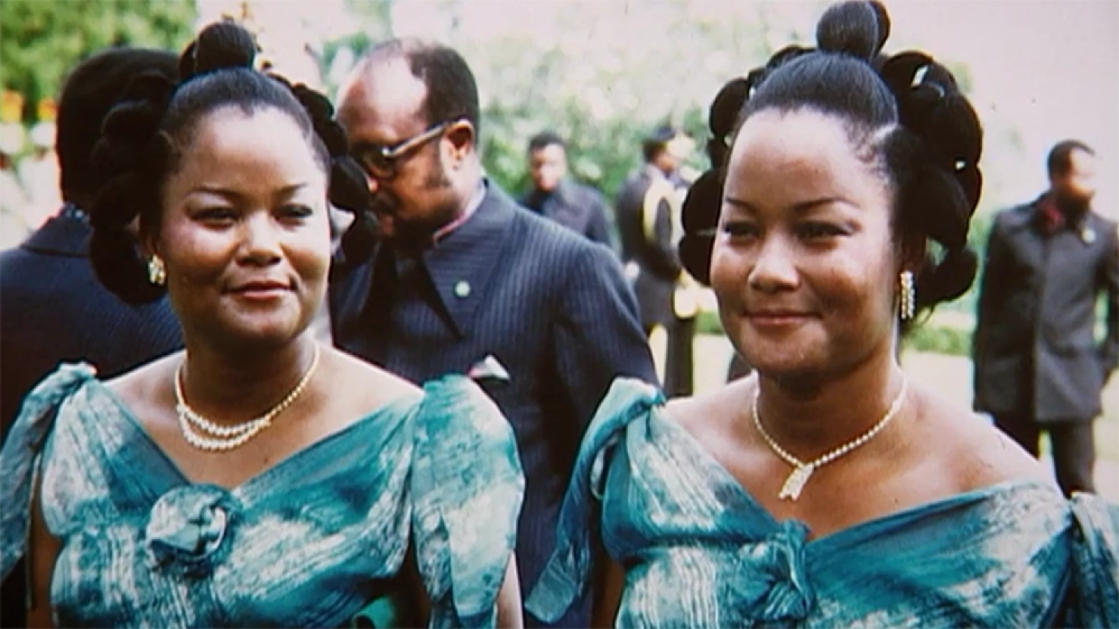 Así empieza el episodio 1 de 'Esposas de dictadores'