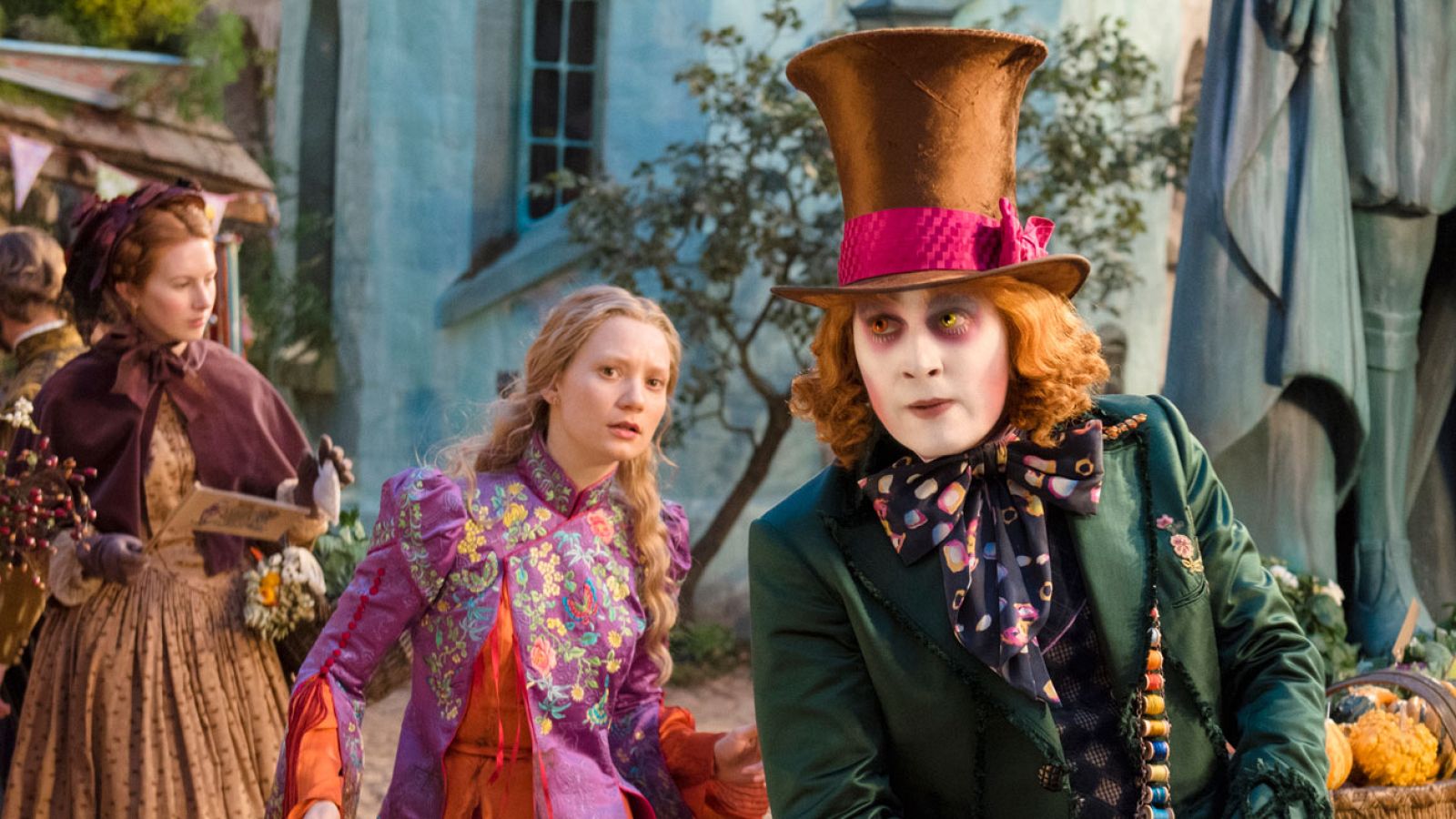 La actriz Mia Wasikowska y el director James Bobin presentan 'Alicia a través del espejo' en Madrid