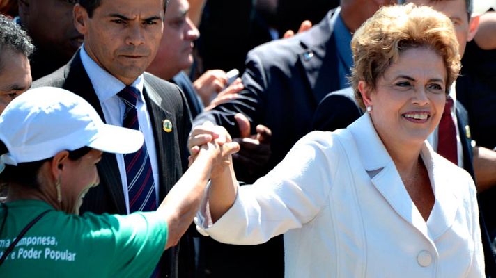  - Dilma Rousseff deja la presidencia con un baño de multitudes