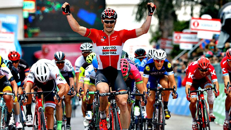 El alemn Andr Greipel (Lotto Soudal) volvi a mostrarse intratable al esprint y logr el doblete en la presente edicin del Giro al adjudicarse la sptima etapa disputada entre Sulmona y Foligno con un recorrido de 211 kilmetros, en la que el hola