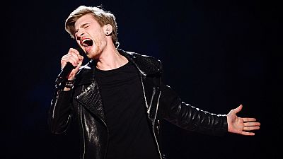 Letonia: Justs canta 'Hearbeat'