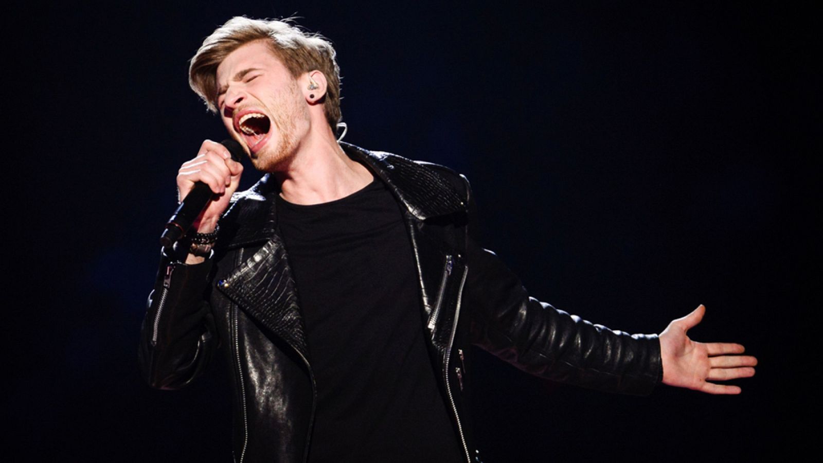 Eurovisión 2016 - Letonia: Justs canta 'Hearbeat'