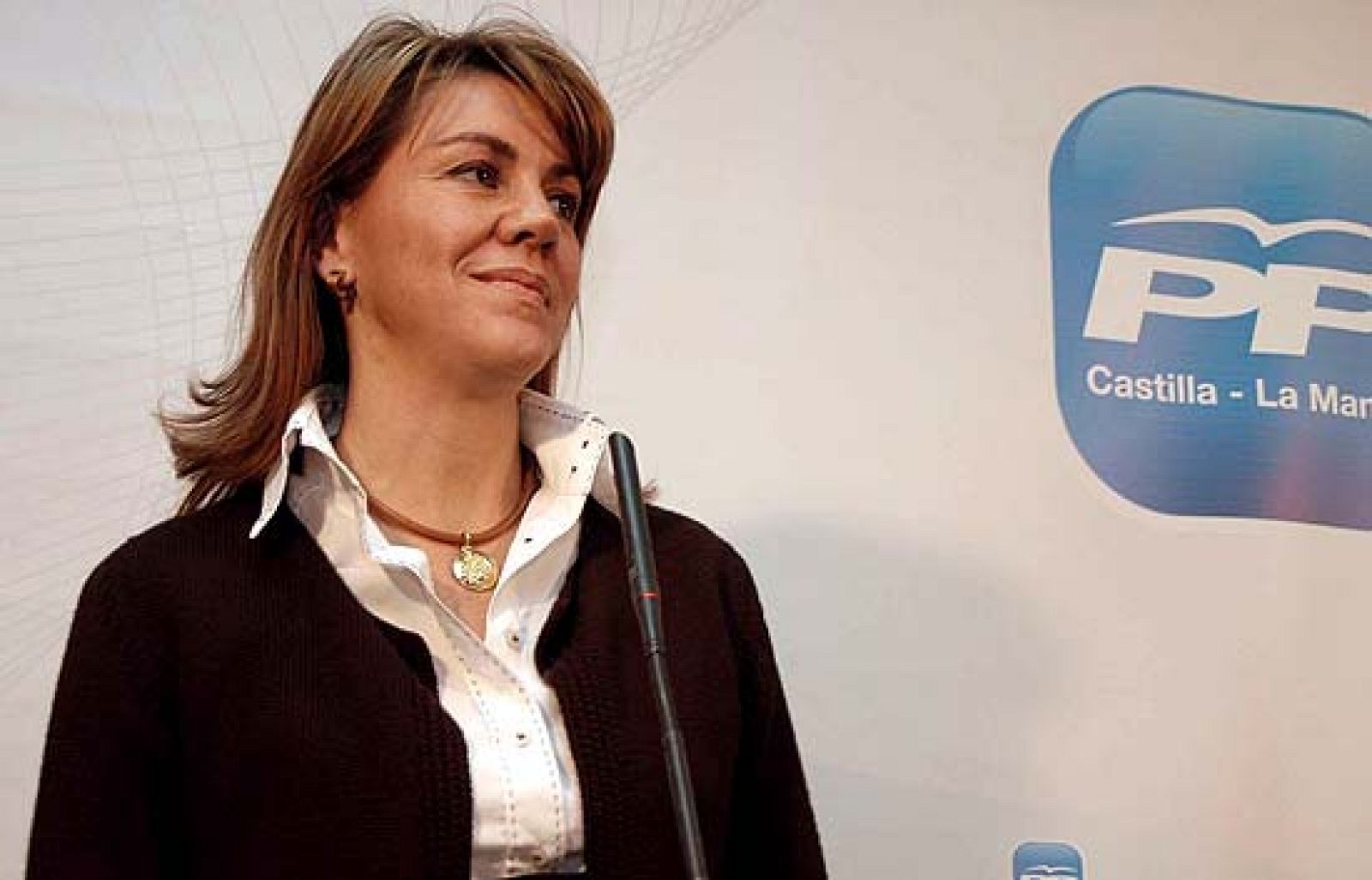María Dolores de Cospedal pide a Zapatero que admita las propuestas del PP contra la crisis