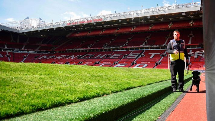 Telediario 1 - Evacuado un estadio del Reino Unido