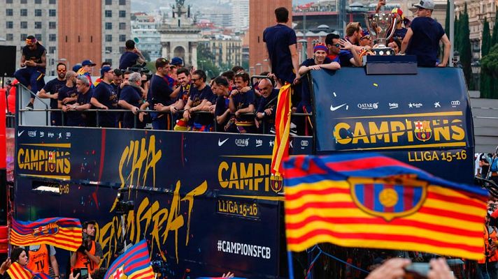 Telediario 1 - Los campeones de Liga celebran el título por las calles de Barcelona