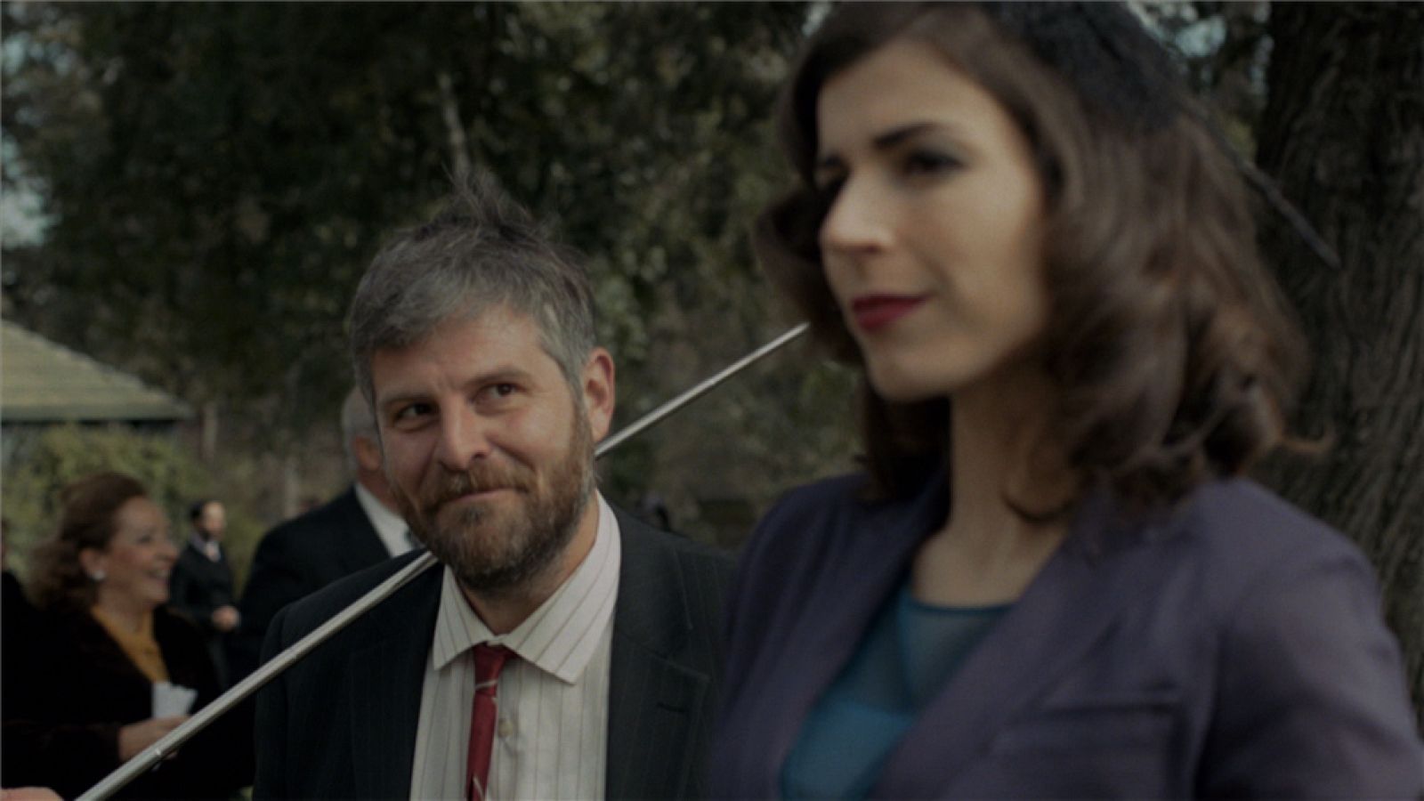 El Ministerio del Tiempo - El cuñado intenta ligar en la boda (I) | Ver