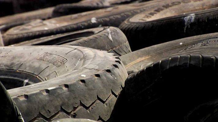 Telediario 1 - ¿Para qué se utiliza el caucho reciclado de los neumáticos?