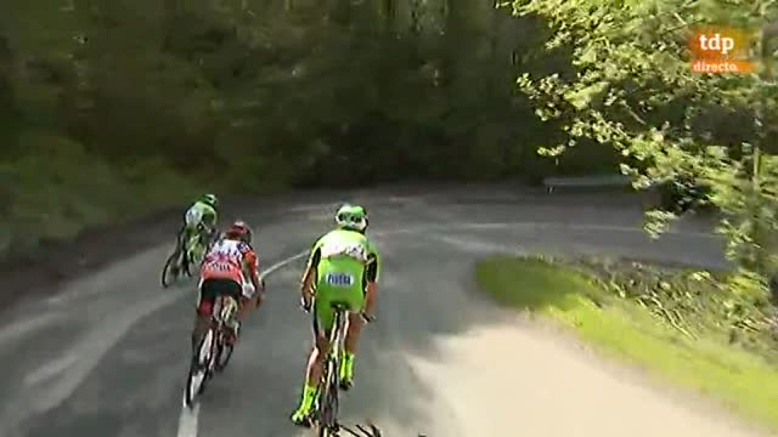 Incidente en un descenso del Giro entre Pirazzi y Cunego | Ver