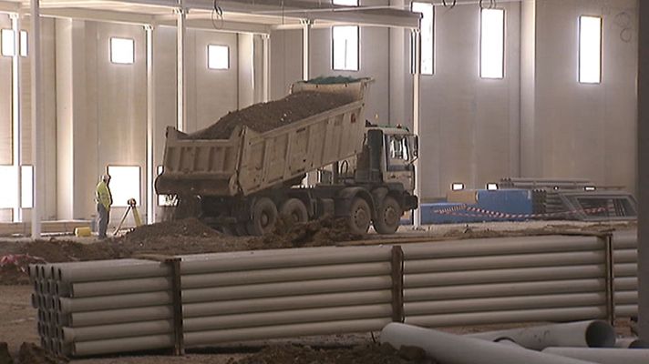 Telediario 1 - Dos años después del incendio que arrasó la fábrica de Campofrío en Burgos, 200 personas trabajan ya en la nueva planta
