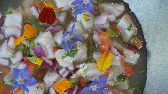 RTVE Cocina - Ceviche de mero con azahar y flores eléctricas