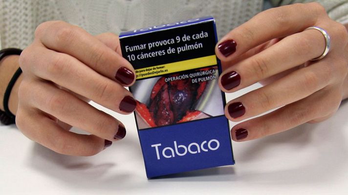 Telediario 1 - Entra en vigor la nueva directiva europea del Tabaco que duplica las advertencias en las cajetillas