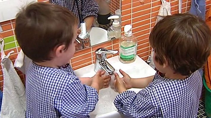 Telediario 1 - Se refuerzan las medidas en los colegios para evitar nuevos contagios por enterovirus