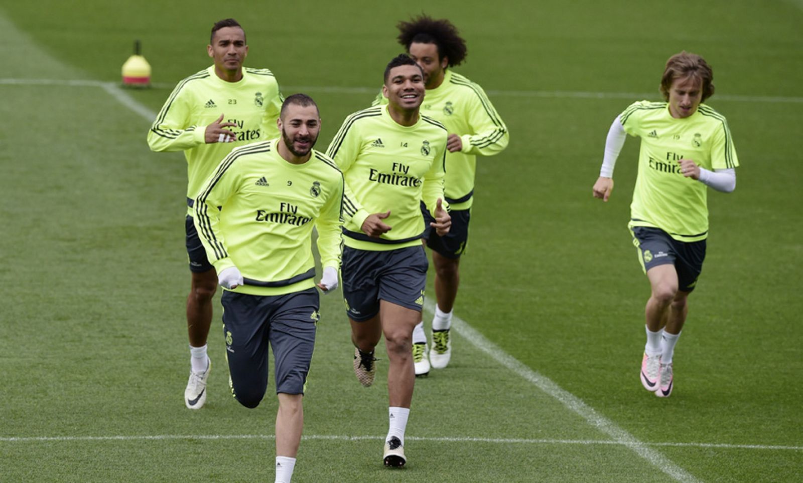 Barbacoa merengue para hacer piña antes de la Champions | Ver