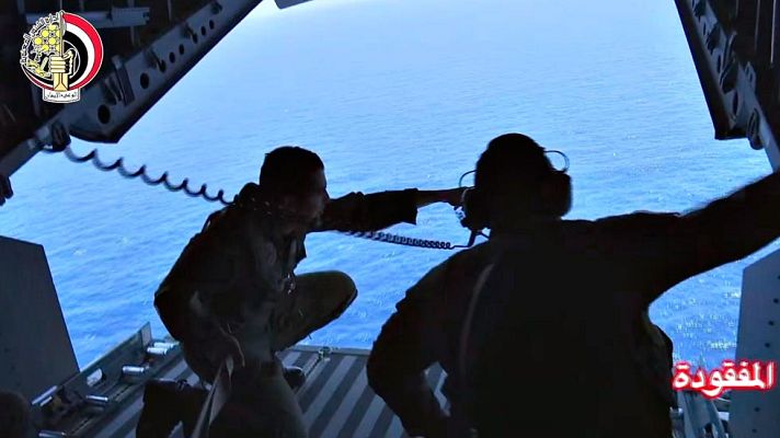 Telediario 1 - Egipto halla restos del avión de EgyptAir siniestrado a unos 280 kilómetros de la costa