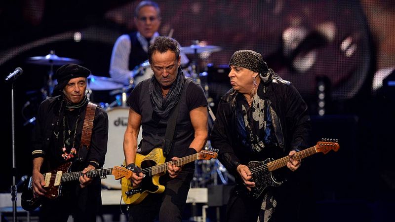 Un Bernabéu repleto espera la llegada de Bruce Springsteen a Madrid