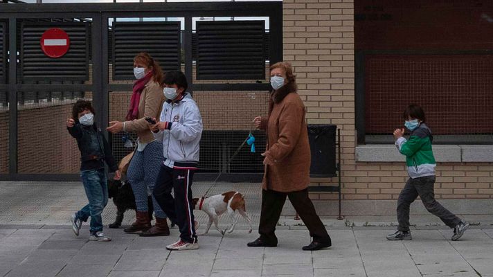 Telediario 1 - Los vecinos del Quiñón se quejan de la falta de información