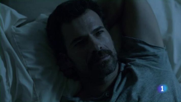 El Ministerio del Tiempo - Julián piensa en Amelia estando con Maite